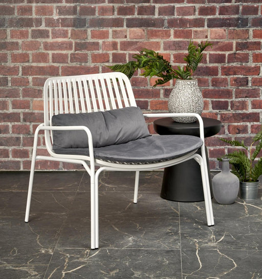 Stylish Outdoor Lounge Chair