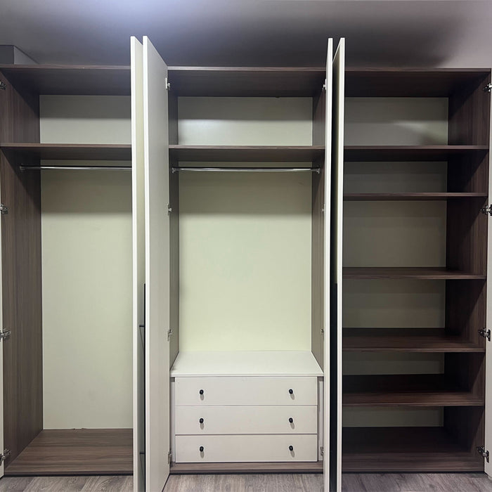 Wardrobe | 2060